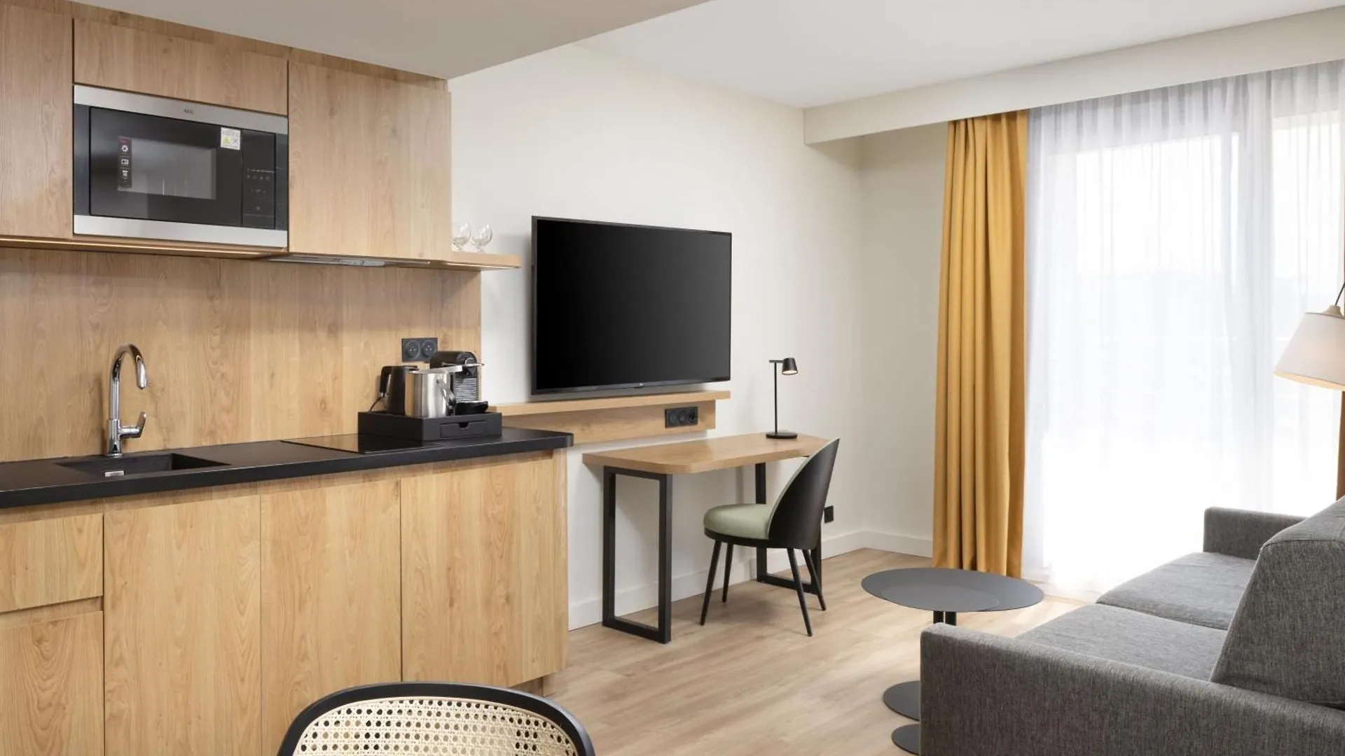 Hotel By Marriott Didot Montparnasse 4*